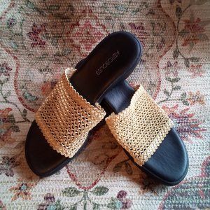 AEROSOLES SLIDES (9)